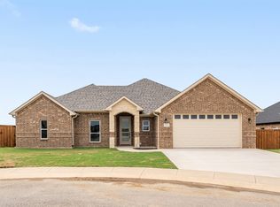 721 Cobblestone Cir, Mabank, TX 75147