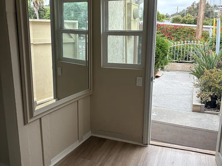 418 Honeysuckle Ln #1-B — Photo 2
