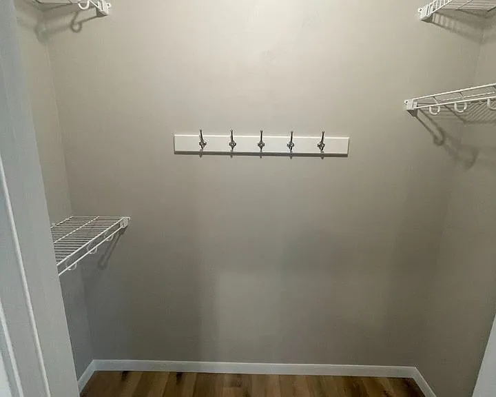 1023 S Nicolet Rd #6 — Photo 7