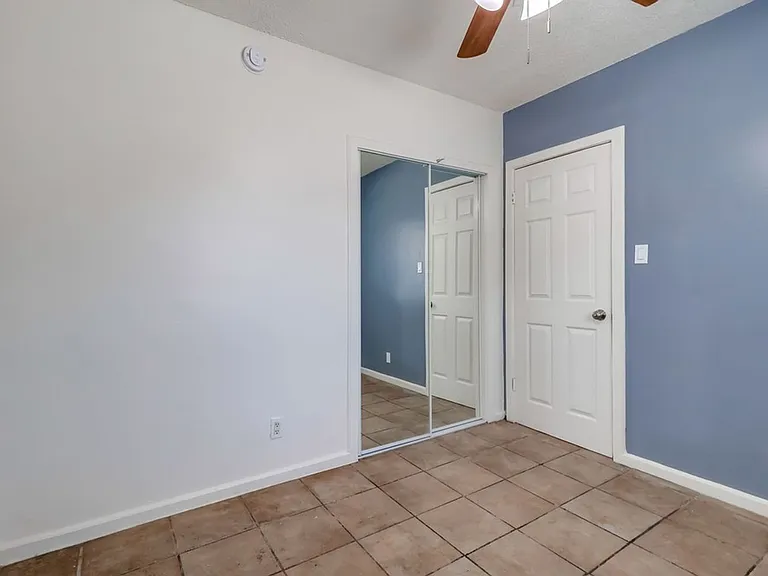 2419 S. Ridgeley Dr — Photo 12