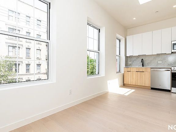 3rd image of 159 Havemeyer St #4