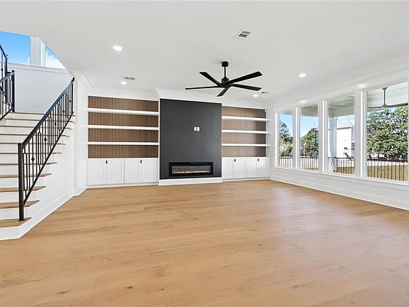 4th image of 1361 Prentiss Ave