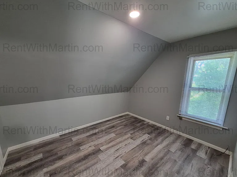 343 Albany St — Photo 16