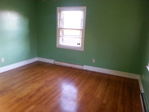2nd image of 28 Fleetwood Dr