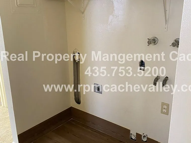 271 Riverbend Rd — Photo 2