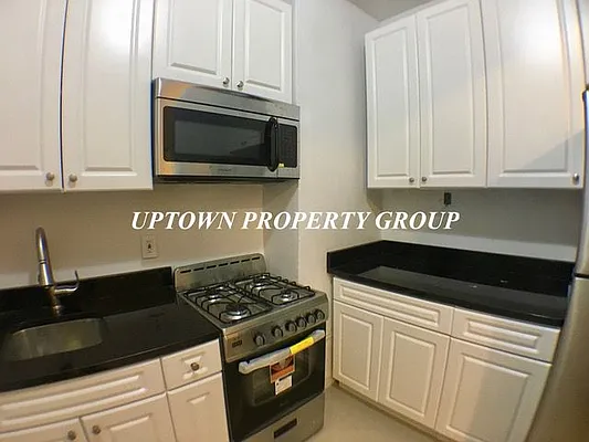 Rented by Uptown Property Group | media 36