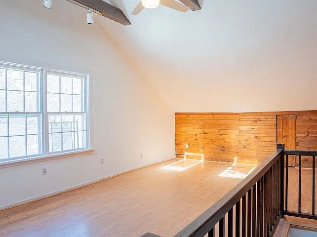 104 Thornton St — Photo 16