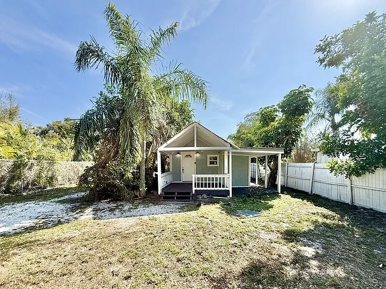713 Smith St — Photo 3