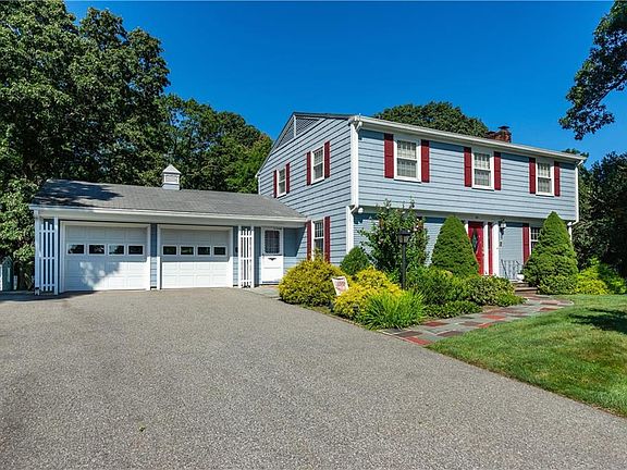 2nd image of 28 Carriage Dr