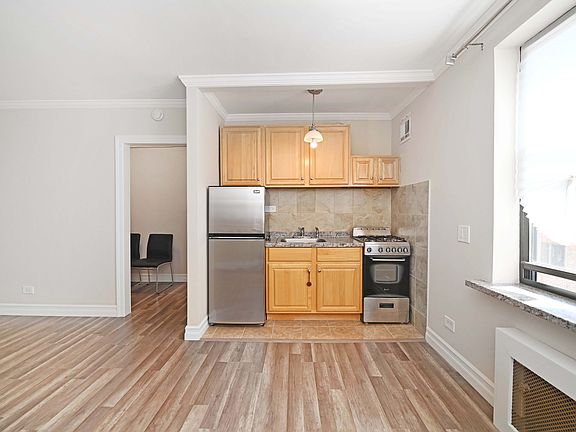 3rd image of 26 Cass Pl #V11