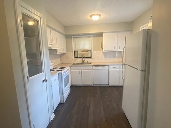3rd image of 3600 Laredo Dr #B