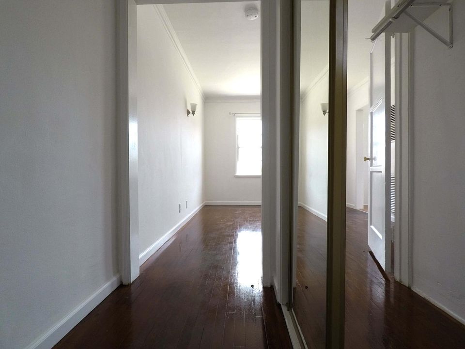 1st image of 1146 S Doheny Dr