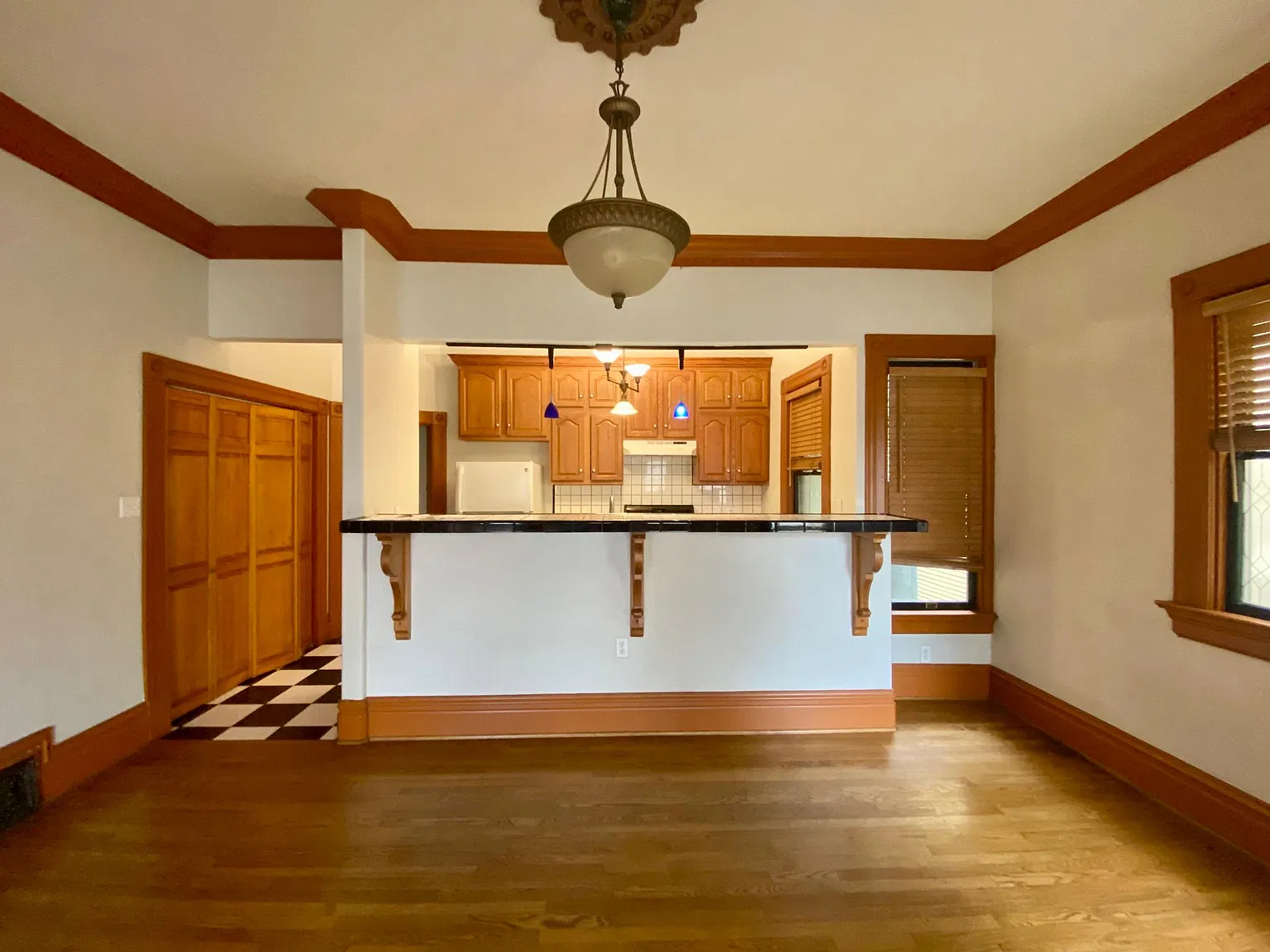 3 bed, 1600 sqft, $2,390 — Photo 3
