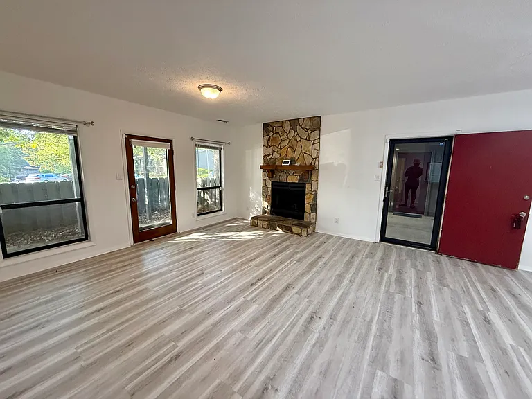 1882 Tryon Dr #4 — Photo 3