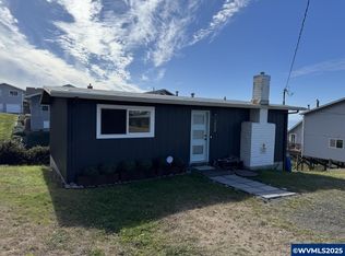 1906 NE 69th St, Lincoln City, OR 97367