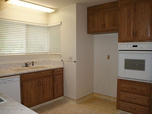 3rd image of 1401 Tiffany Cir