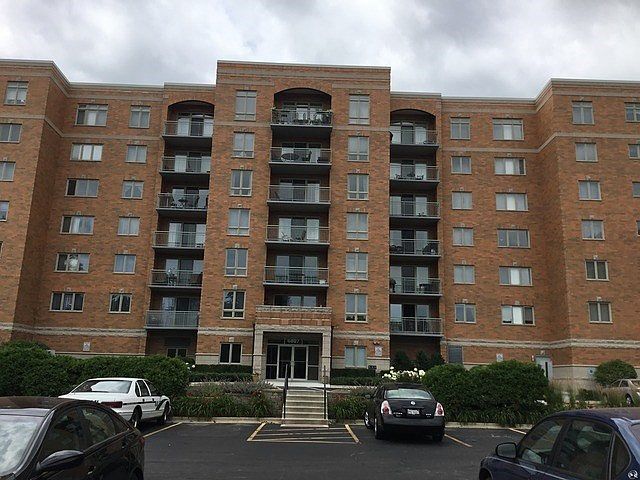 1st image of 6807 N Milwaukee Ave APT 602