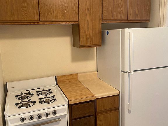 3rd image of 543 W Briar Pl #5bdn183sz