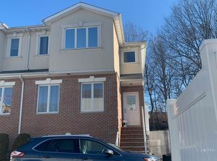 29 Coco Ct, Staten Island, NY 10308