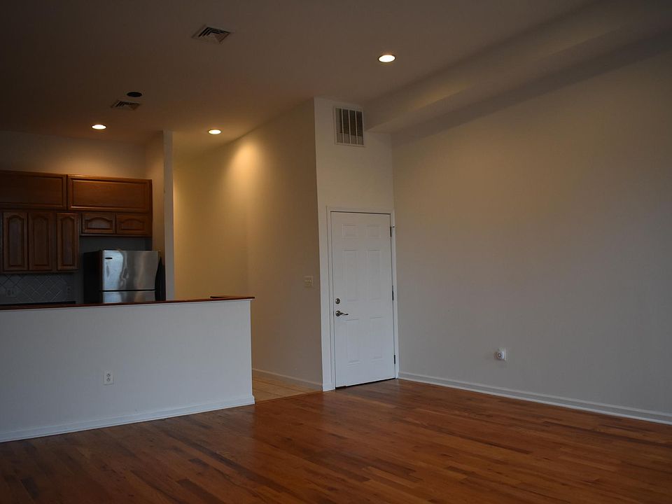 1st image of 2218 Frankford Ave Floor 3