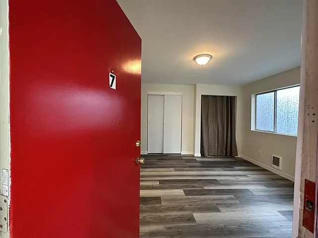 4226 7th Ave NE #7 — Photo 2