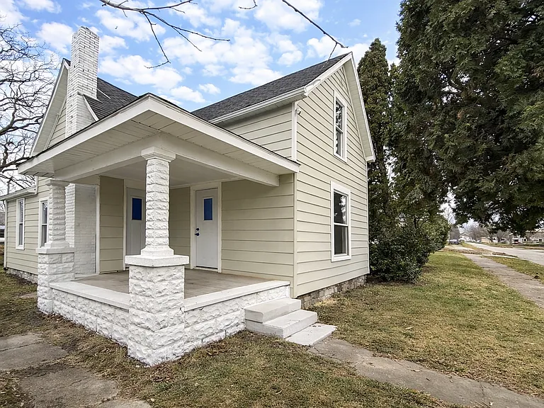 1115 N Bell St — Photo 1