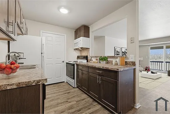 1326 Holmes Rd — Photo 5