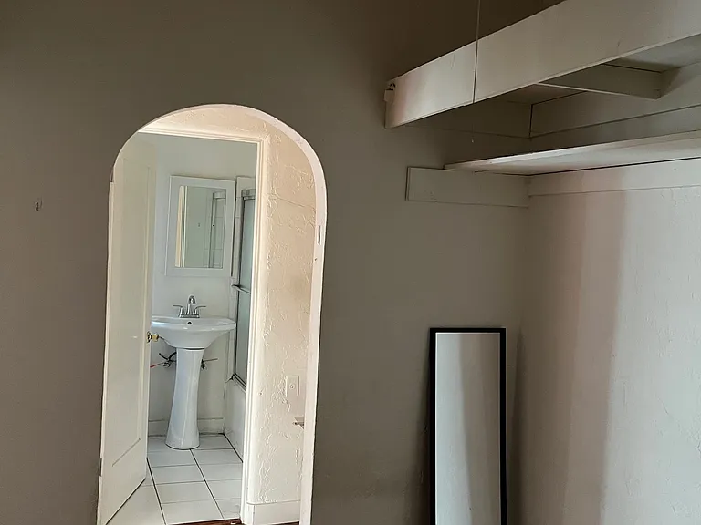 945 Hilgard Ave #105 — Photo 3