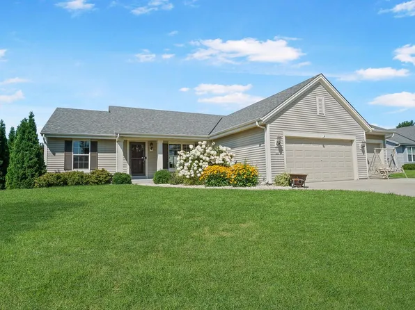 565 Lambert DRIVE, Slinger, WI 53086