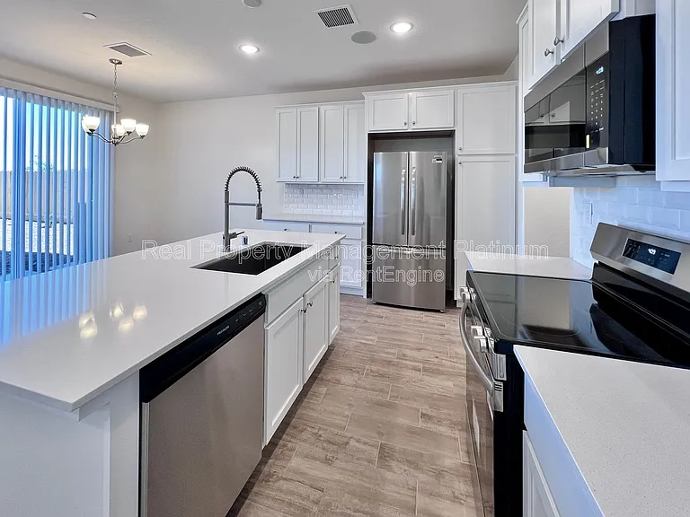 2065 N Wagon Ln — Photo 2
