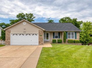 5729 Pebble Acres Dr, High Ridge, MO 63049