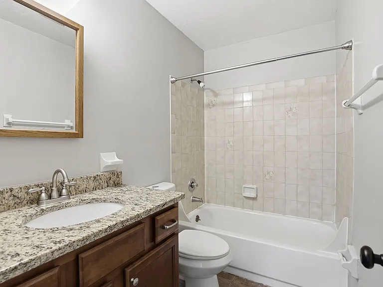 2300 SW 43rd St #H3 — Photo 19
