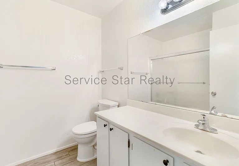 6418 W Laredo St — Photo 9