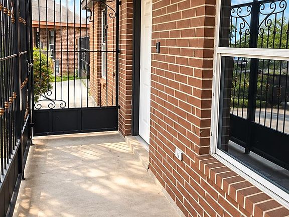 3rd image of 4121 Marcy Loop
