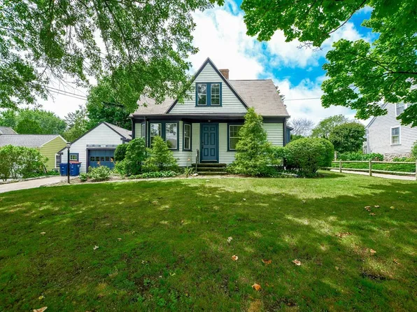 53 North St, Mattapoisett, MA 02739