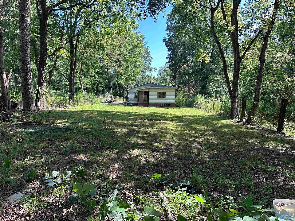 7th image of 1016 Penfield Dr