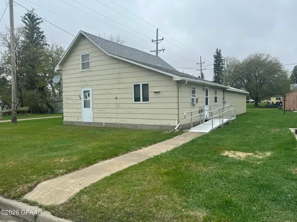 206 W Felton Ave, McVille, ND 58254