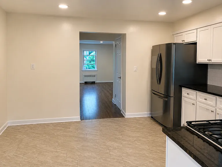 125 Murray Ave — Photo 2