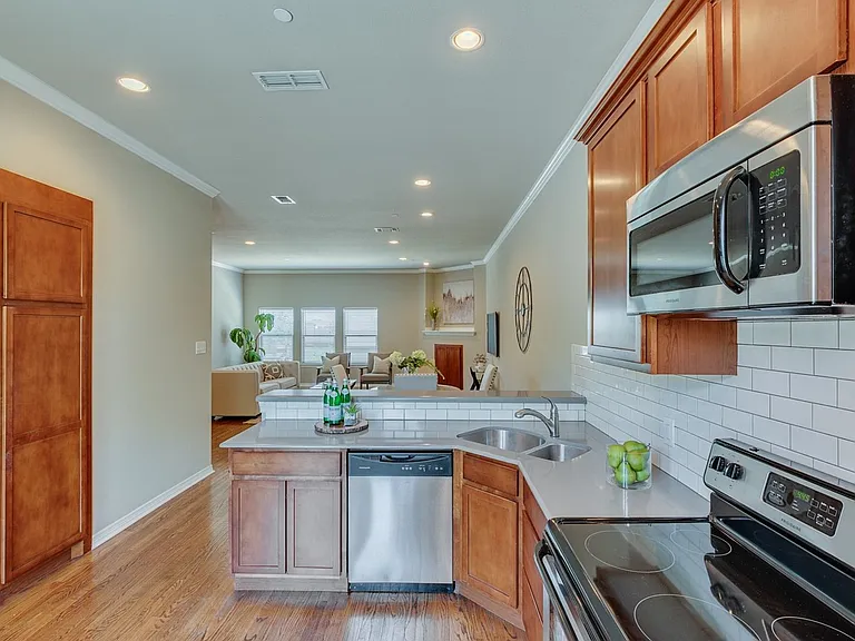 2816 Lubbock Ave — Photo 17