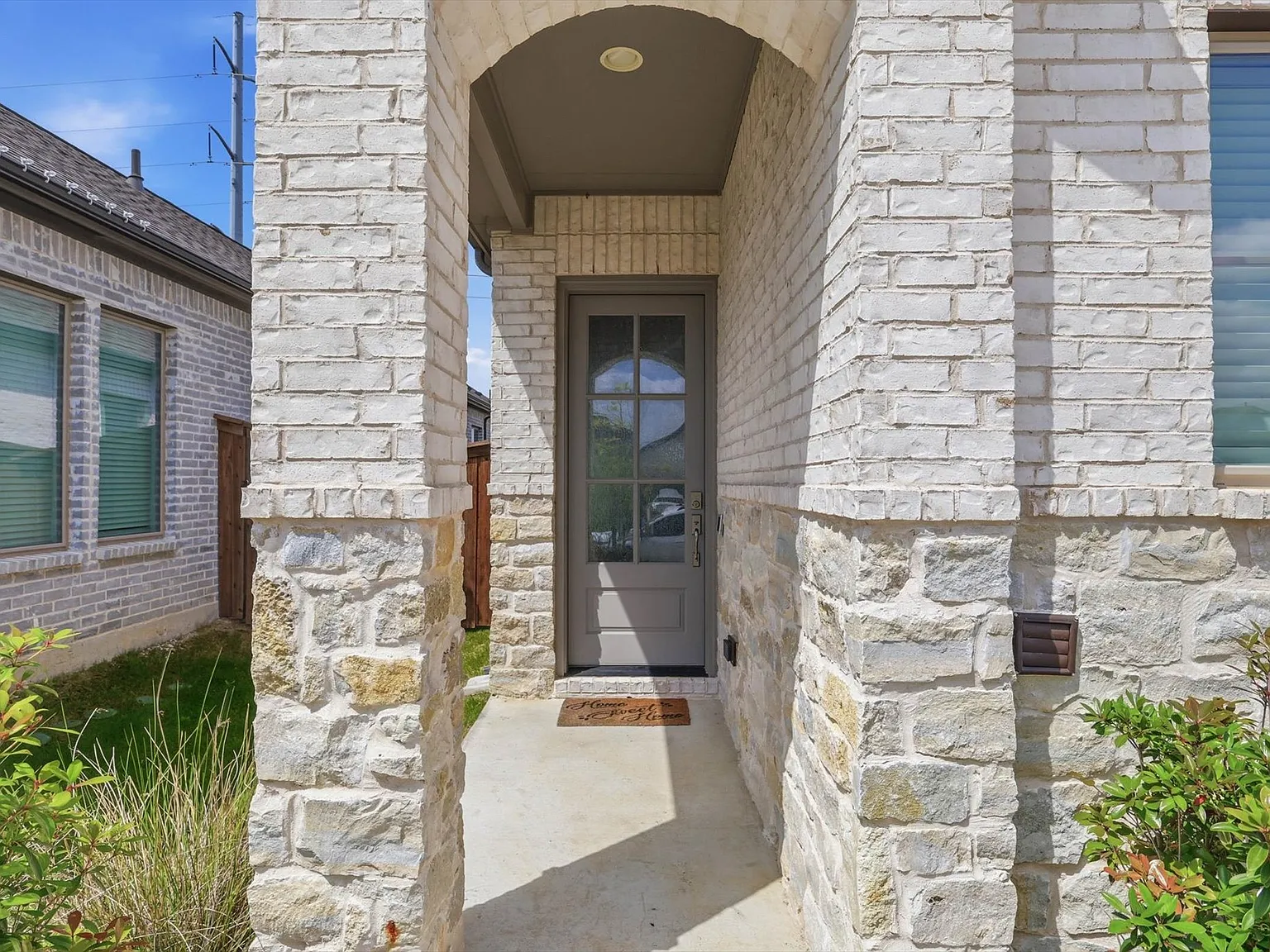 3 bed, 1734 sqft, $2,275 — Photo 2