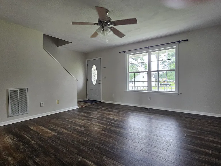 200 Shore Side Rd — Photo 2
