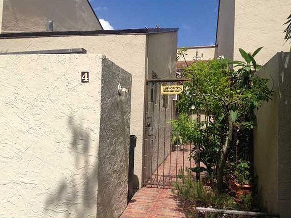 2nd image of 9155 Fontainebleau Blvd APT 4