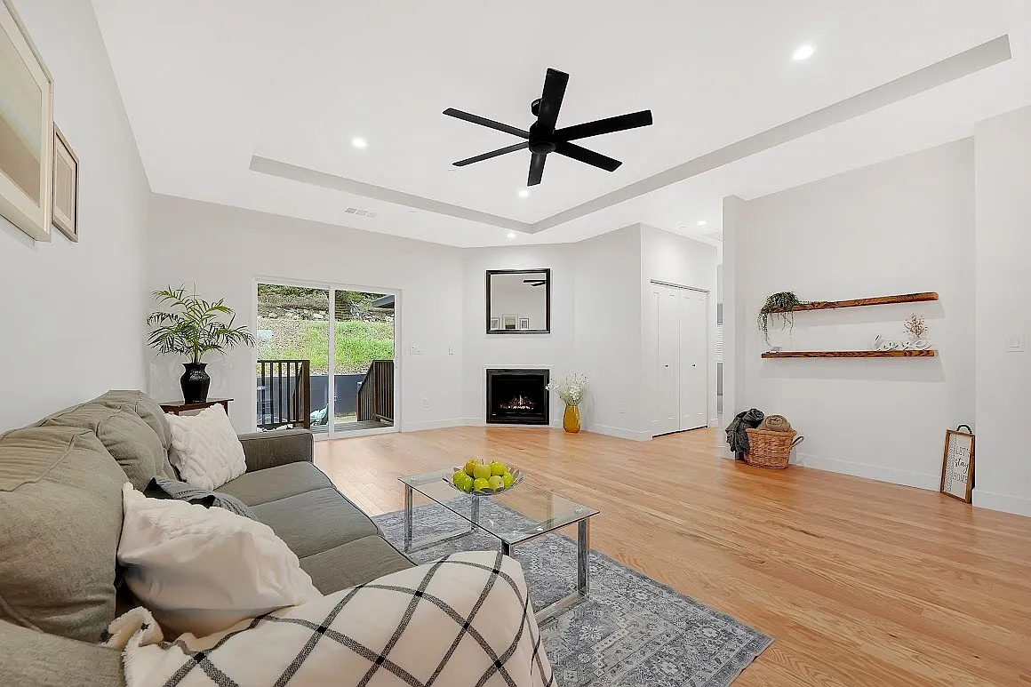 213 Peek Street - 1 — Photo 1