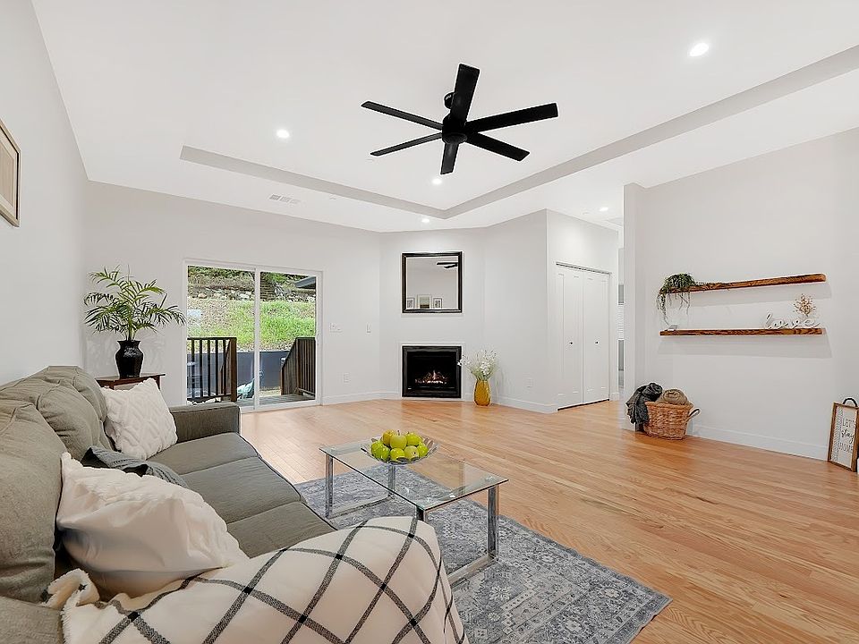 1st image of 213 Peek St