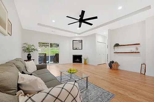 213 Peek St Photo 1