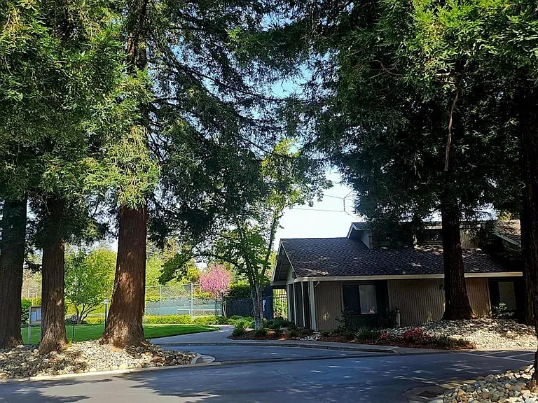 2042 University Park Dr — Photo 18