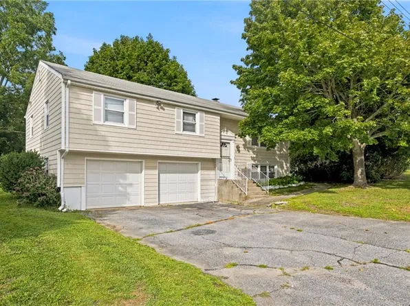 63 Bourbon St, Portsmouth, RI 02871