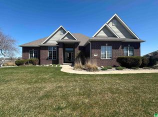 6767 Kingswood Ct, Sioux City, IA 51106