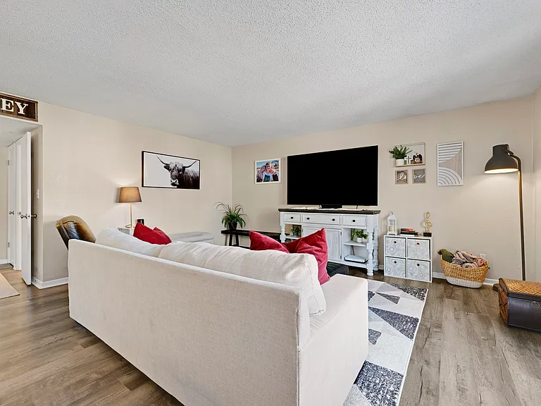 6228 Robinson St #4R — Photo 14
