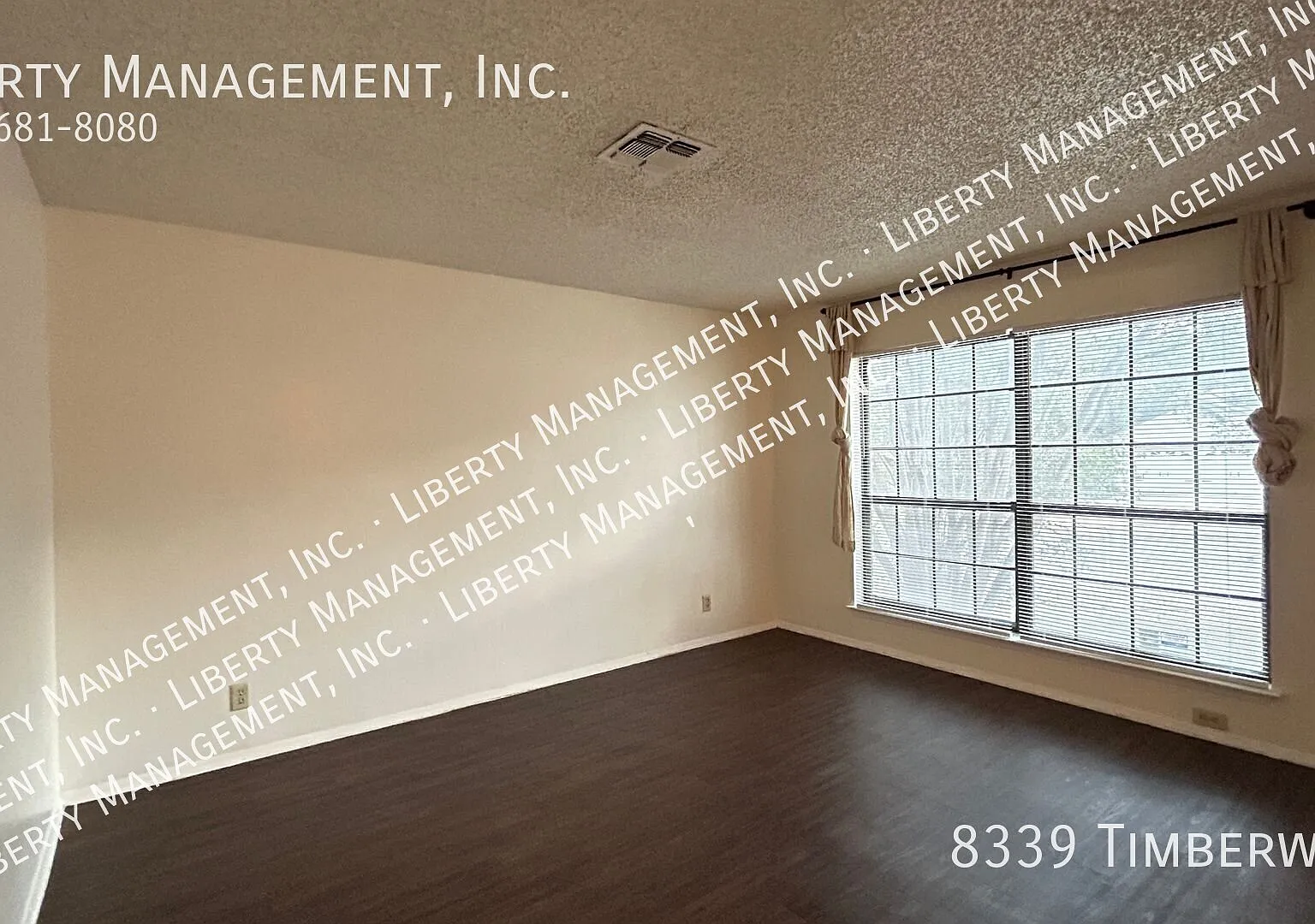 Great 4 Bedroom, 2.5 Bath Home in the Established Neighborhood of Silver Creek — Photo 3